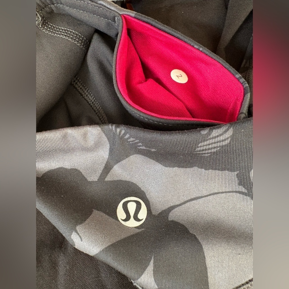 Lululemon Wunder Under Crop II *Full-On Luxtreme - Size 2 - Picture 10 of 10